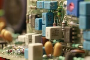 what is a device that extends wi-fi coverage and what is its functioning principle?