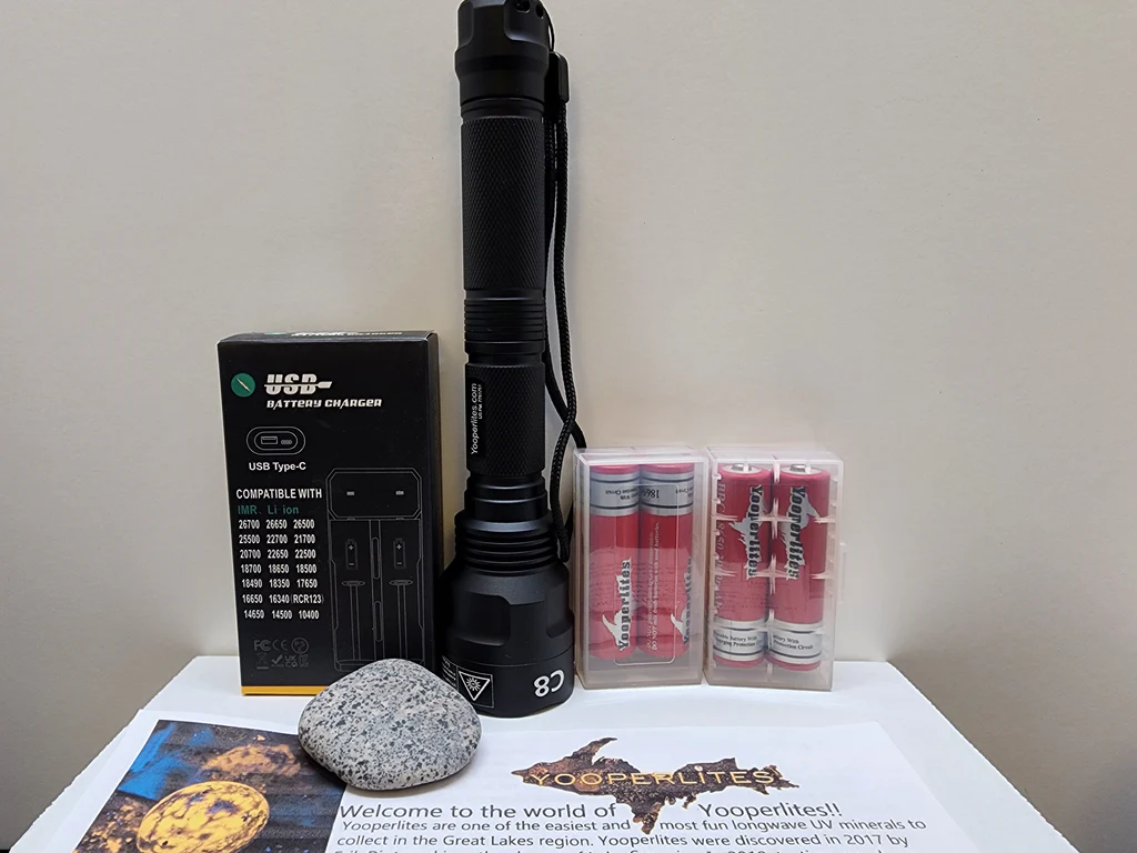 The Best 365nm UV Flashlight Guide: Everything You Need to Know Before You Buy